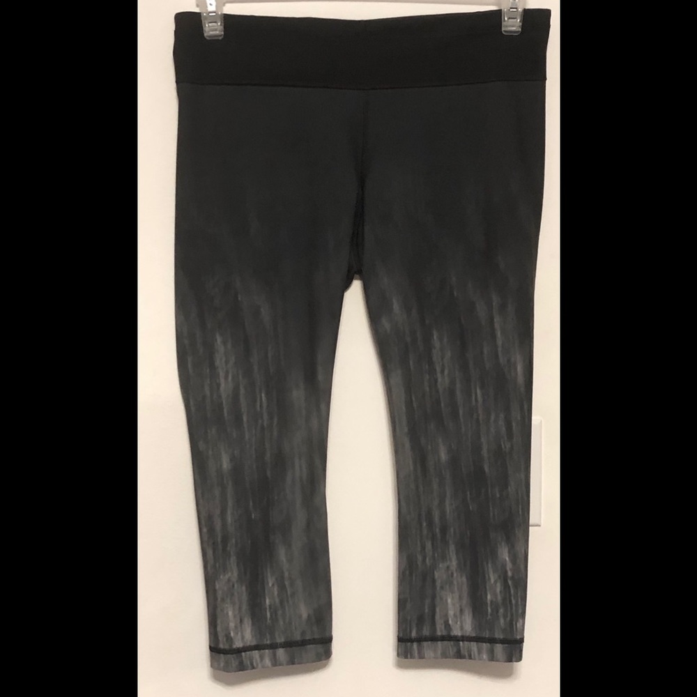 EUC UA FITTED COUPE CROPPED YOGA / RUNNING PANTS MEDIUM
